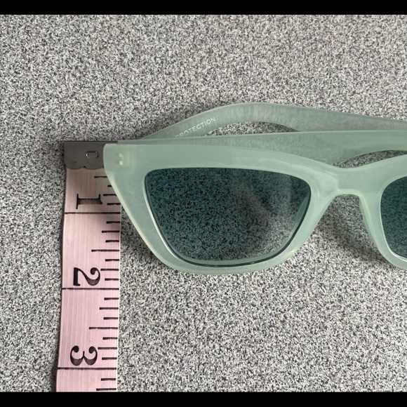 Green Fashion Sunglasses - Picture 5 of 5